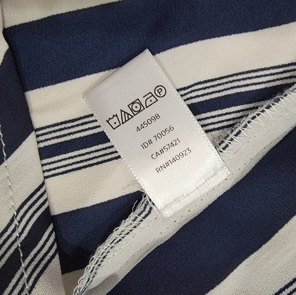 LOFT Striped Black and White Women's Top Flutter Sleeves Size Small - Picture 13 of 15